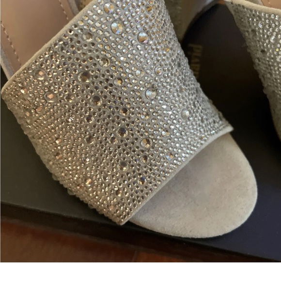 New with box Charles David 8.5 silver block heel - Picture 2 of 7